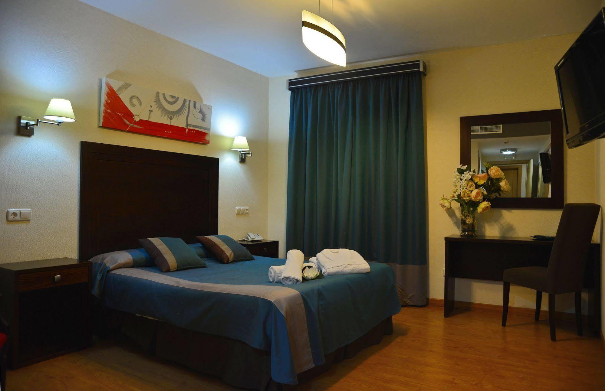 Hotel & Spa Plaza Arriate Bagian luar foto